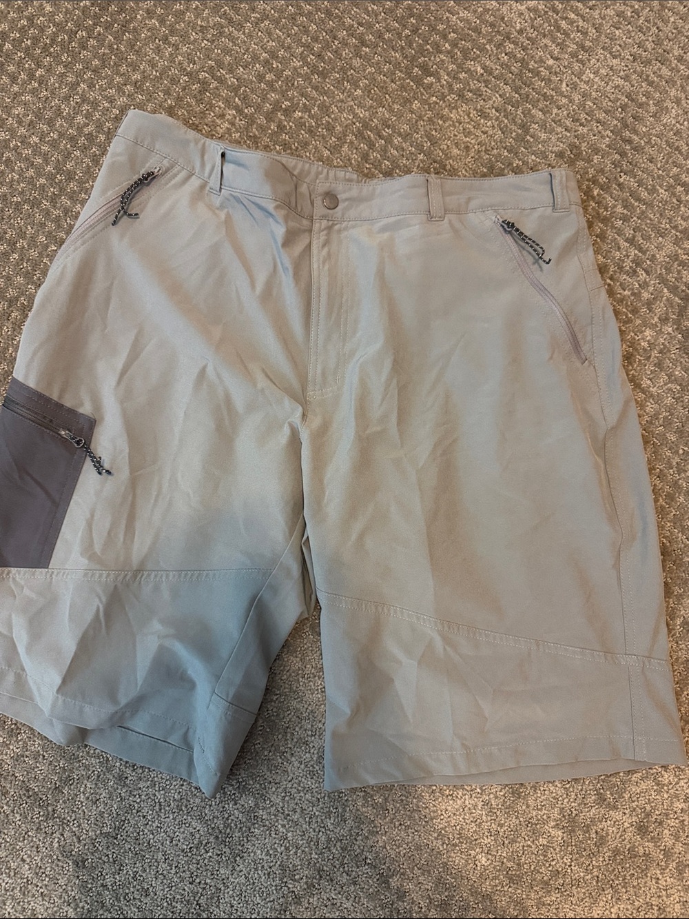 Columbia Men's Light Gray Outdoor cargo Shorts